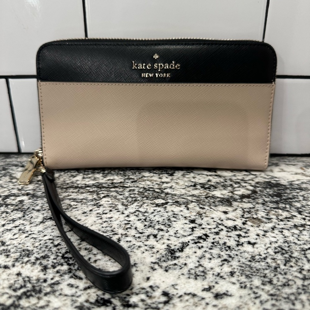 Kate Spade Black and Cream Wristlet Clutch